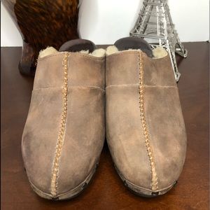 UGG KASSI CHOCOLATE NUBUCK CLOG EUC